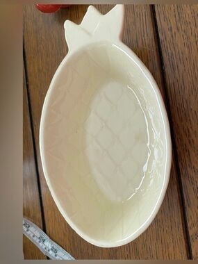 McCoy Pottery  Pineapple Dish from 1970s.  EUC. #1712, Made in USA. Cream color
